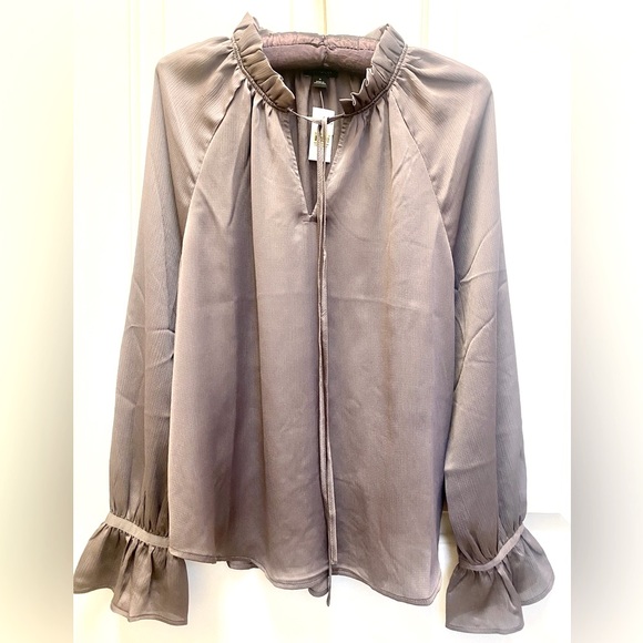 NWT Ann Taylor Beautiful Silky Blouse Size M - Picture 4 of 8